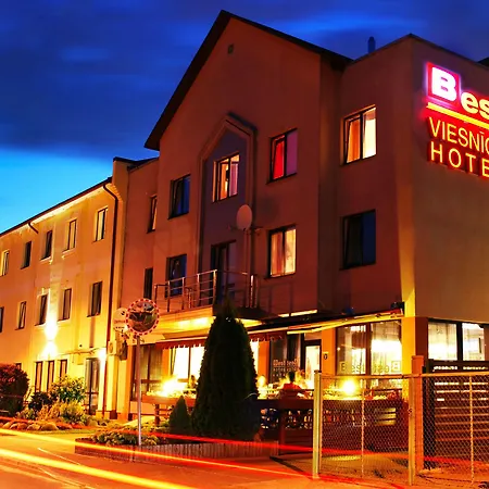 Отель With Free Parking 3*