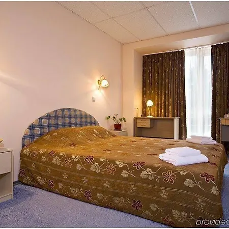 With Free Parking Отель 3*